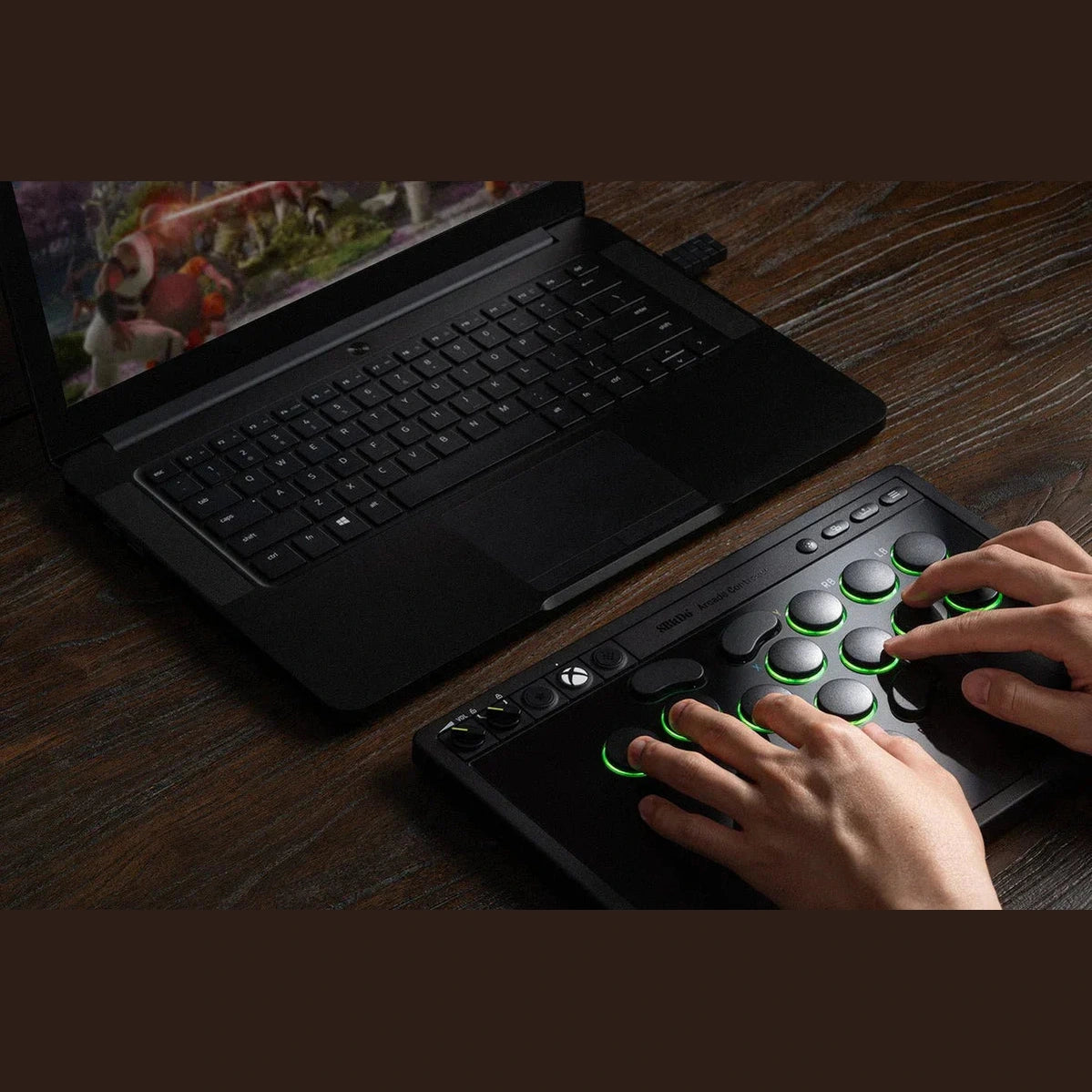 8Bitdo Arcade Controller 2.4G/USB pour Xbox Series X/S, Xbox One et Windows - Edition Noire